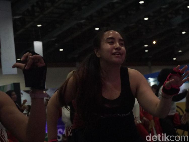 Mengintip Salmafina Sunan Tonjok-tonjokan di Kelas Piloxing