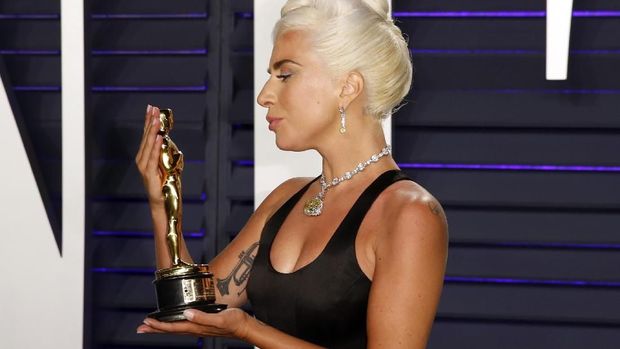 Silau Berlian Rp 420 M Lady Gaga di Panggung Oscar 2019 