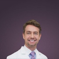 Dan inilah salah satu isi goodie bag termahal yang diterima para peraih nominasi Oscar 2019. Dokter bedah plastik ternama  Dr. Konstantin Vasyukevich memberikan para nominator Oscar tersebut perawatan senilai US$ 300 ribu atau sekitar Rp 421 juta. Dr. Kontsantin dikenal sebagai ahli bedah plastik spesialisasi operasi kecantikan dan rekonstruksi wajah serta leher. Dia termasuk dalam deretan dokter bedah plastik top di New York. Foto: Istimewa