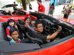 Anak Penderita Kanker Semringah Naik Ferrari