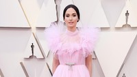 Kacey Musgraves tampil cantik menawan saat menghadiri acara Oscar 2019 di California, Amerika Serikat pada Minggu (24/2). Frazer Harrison/Getty Images