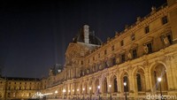 Museum Louvre dibuka pada 10 Agustus 1793 dengan memamerkan 537 lukisan. Mayoritas karya tersebut diperoleh dari properti gereja dan kerajaan yang disita Pemerintah Prancis. (Ardhi/detikTravel)