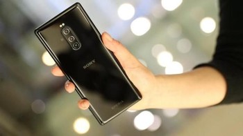 Xperia 1 juga menjadi smartphone pertama dari Sony yang menggunakan tiga kamera belakang, masing-masing mengusung resolusi 12MP. (Foto: Dok. Android Authority)