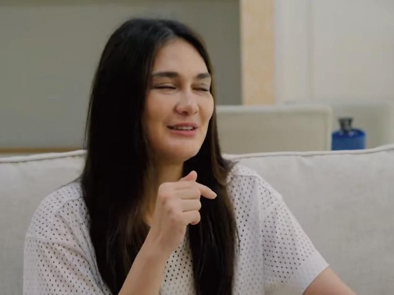 Foto: Luna Maya dan Raditya Dika (YouTube) Foto: Luna Maya dan Raditya Dika (YouTube)