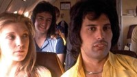Mary pun kerap menemani Freddie saat tur konser. Dok. Vintag.es