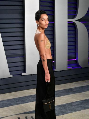 Artis Ini Tampil Mengejutkan, Pakai Bra Emas 18 Karat di Pesta Oscars