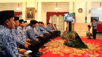 Dalam rakernas itu Jokowi meminta Korpri berkontribusi menurunkan angka stunting. Menurut Jokowi, saat ini persentase stunting sudah turun dari 37 ke 30%.
