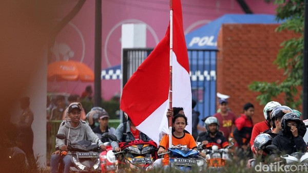 Jakmania Datangi GBK Tonton Persija vs Becamex