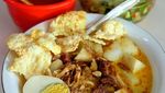 Biar Hangat Pagi Ini Enaknya Sarapan Lontong Kari yang GUrih Mantap