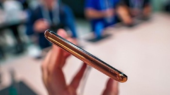 Samsung menyediakan dua opsi RAM 4 GB + ROM 64 GB serta RAM 6 GB + ROM 128 GB. Foto: GSM Arena