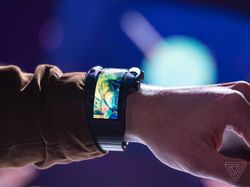 Penampakan Smartwatch Nubia yang Punya Layar Lengkung