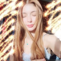 Sofia Ramazanova merupakan idola wanita Kaukasia pertama yang debut di sebuah grup di Korea Selatan. Debutnya di industri hiburan K-Pop pada November 2017 dengan nama grup O My Jewel. Foto: Instagram @sonysonny03