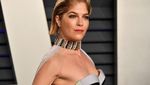 Bertongkat karena Mengidap MS, Begini Penampilan Selma Blair di Oscar 2019