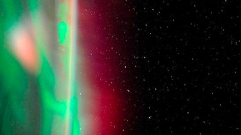 Salah satu foto indah aurora dilihat dari angkasa. Foto: Instagram