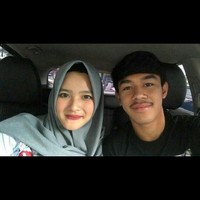 Muhammad Luthfi Kamal Baharsyah ikut mengantar kemenangan Indonesia di final Piala AFF U-22 2019 melalui tendangan bebasnya yang kemudian ditanduk oleh Osvaldo Haay dan menghasilkan gol. Pemain bola 19 tahun ini berpacaran dengan wanita cantik bernama Putri Alvira Melianti. Foto: Dok. Instagram