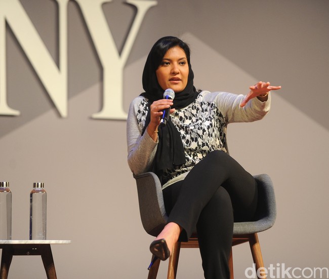 Penampilan Putri Reema juga menarik perhatian. Ia tidak berhijab dengan sempurna sebagaimana citra orang Arab pada umumnya. Namun, ia tetap tampil modest atau tertutup. Foto: Getty Images