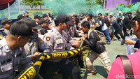 Simulasi ini perlu dilakukan, supaya anggota Polri siap mengatasi meski dalam situasi terburuk.