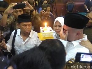 Saat Air Mata Ahmad Dhani Jatuh di Pengadilan Negeri Surabaya
