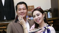 Femmy dan Alfons rencananya menikah di Selandia Baru dan hanya mengundang 25 orang saja. Pool/Palevi S/detikFoto.