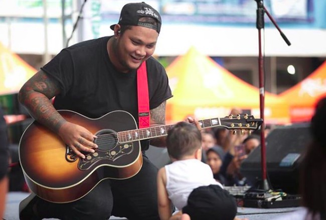 Surat pengakuan Virgoun yang menyebut dirinya memang berselingkuh dengan wanita lain bernama Austina Tenri Ajeng Anisa juga sempat viral. Dalam surat tersebut dirinya mengaku sudah melakukan hubungan asusila selayaknya suami istri dengan selingkuhannya itu dan mengaku siap menerima konsekuensinya. Foto: Instagram