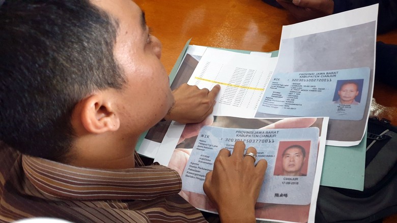Kisruh e-KTP WNA, Komisi II DPR Usulkan Perbedaan Warna Kisruh e-KTP WNA, Komisi II DPR Usulkan Perbedaan Warna