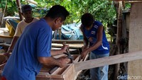 Ada yang berukuran kecil seperti sekoci, ada yang sedang, dan ada pula yang besar. Berbeda ukuran, berbeda pula harganya. Semakin besar ukuran kapal, semakin mahal harganya (Wahyu/detikTravel)