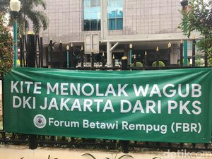 Spanduk FBR Tolak Wagub DKI dari PKS juga Dipasang di Depan DPRD