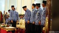 Jokowi bersiap membuka Rapat Kerja Nasional dengan disaksikan Korps Pegawai Negeri Republik Indonesia (Korpri).