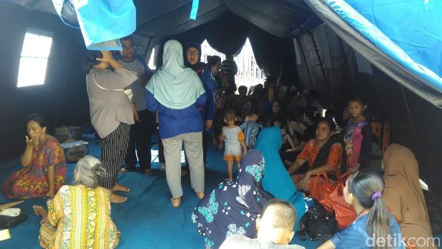 Korban Kebakaran di Krukut Jakbar Ngungsi di Tenda, Butuh Makanan-Pakaian