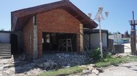 Meski kini ada beberapa bangunan seperti resort dan penginapan lainnya yang masih dibenahi, namun itu tidak menganggu aktivitas turis (Afif Farhan/detikTravel)