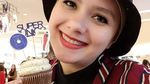 Serunya Viona Rosalina Saat Makan Bareng Keluarga hingga Geng Kepompong