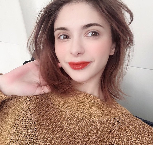 Kecantikan wanita yang memiliki tinggi 168 cm ini pun membuat dirinya banyak dikagumi oleh pria. Sofia pun cukup populer di media sosial dengan 23 ribu lebih pengikut di Instagram. Foto: Instagram @sonysonny03