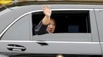 Senyum Cerah Kim Jong Un Saat Tiba di Vietnam
