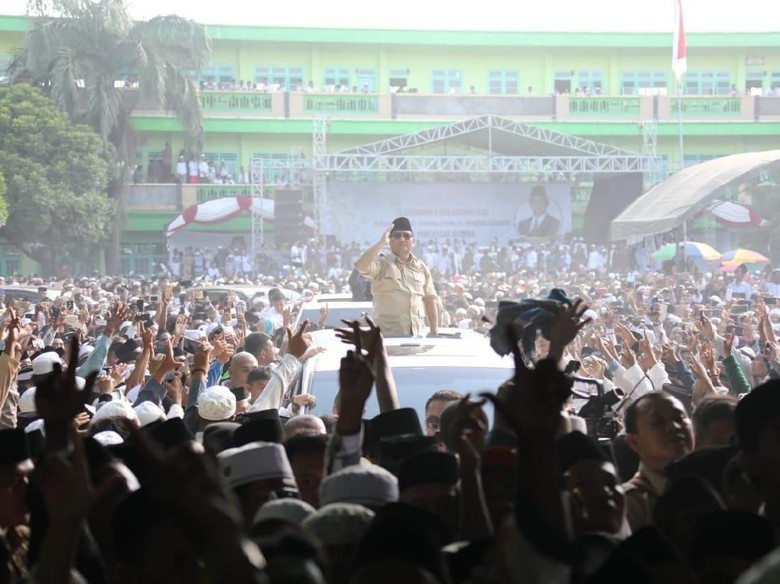 BPN Pamer Hasil Survei Internal: Prabowo 48%, Jokowi 46% BPN Pamer Hasil Survei Internal: Prabowo 48%, Jokowi 46%