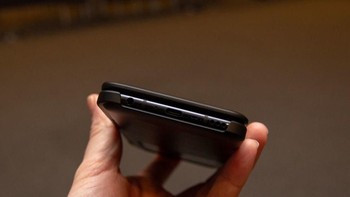 Casingnya itu ternyata berukuran tidak terlalu tebal. Foto: Pocket Lint