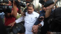 Dia tak menjawab apapun terkait materi pemeriksaan ataupun soal duit Rp 1,9 miliar yang pernah disita KPK saat menggeledah rumahnya.