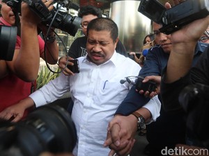 KPK Tahan Bupati Bengkalis Tersangka Suap Proyek Jalan