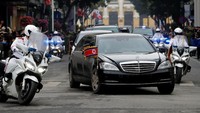 Mobil Mercedes-Benz S600 Pullman Guard menjadi kendaraan yang digunakan Pemimpin Korea Utara, Kim Jong Un dalam pertemuannya dengan Presiden AS Donald Trump. Kham/Reuters.