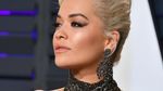 Sexy In Black! Pesona Rita Ora dengan Gown Semi Transparan