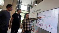 Home Credit Indonesia turut menambahkan bahwa kemitraan ini akan memberikan solusi inovatif kepada pelanggan, memudahkan pelanggan yang belum memiliki akses ke perbankan, sehingga mereka dapat membeli barang impiannya melalui layanan pembiayaan yang disediakan oleh Home Credit dengan cara mencicil tanpa memerlukan kartu kredit.
