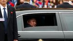 Senyum Cerah Kim Jong Un Saat Tiba di Vietnam