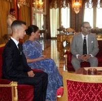 Pangeran Harry dan Meghan Markle melakukan kunjungan kenegaraan terakhirnya ke Maroko, sebelum melahirkan anak pertamanya. Salah satu jadwal mereka adalah bertemu pemimpin Maroko, Raja Mohammed VI di kediamannya di Rabat, Senin (25/2/2019). Foto: Getty Images