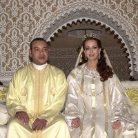 Putri Lalla Salma menikah dengan Raja Mohammed VI pada 12 Oktober 2001. Keduanya terpaut usia 15 tahun. Pernikahan mereka menghasilkan dua anak, Putra Mahkota Moulay Hassan dan Putri Lalla Khadija. Foto: Getty Images