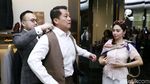 Femmy Permatasari Temani Calon Suami Fitting Jas Puluhan Juta