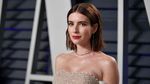Gaya Seksi Emma Roberts dengan Dress Menerawang