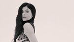 Kendall Jenner Pamer Keseksian Bareng Khloe dan Kourtney