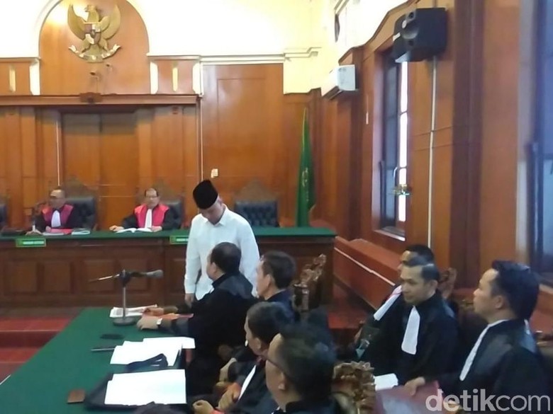 Pelapor Kasus Idiot Ahmad Dhani Cabut Keterangan di BAP Pelapor Kasus Idiot Ahmad Dhani Cabut Keterangan di BAP