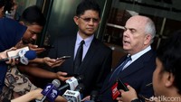 Wakil Ketua KPK La Ode M Syarief bertemu dengan Duta Besar (Dubes) Amerika Serikat untuk Indonesia Joseph R Donovan Jr di gedung KPK, Jakarta, Selasa (26/2/2019).