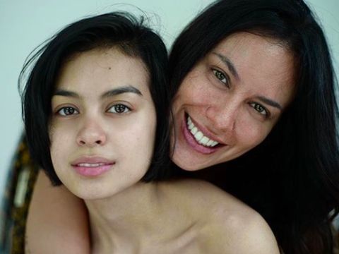 Sophia Latjuba dan Eva Celia.