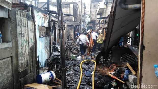 Kebakaran di Krukut Jakbar Hanguskan 30 Rumah, Tak Ada Korban Jiwa